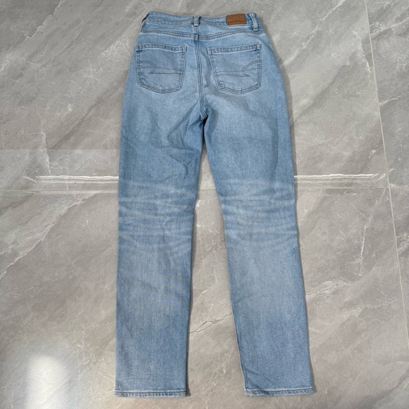 Women’s American Eagle Distressed Ripped Mom Straight Jean Size 0 - Picture 9 of 16